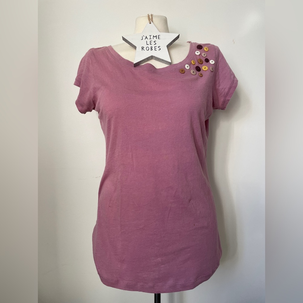 Mauve Button-Accent Women's Tee Shirt